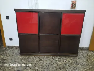 Mueble Comedor Madera y Rojo