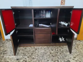 Mueble Comedor Madera y Rojo