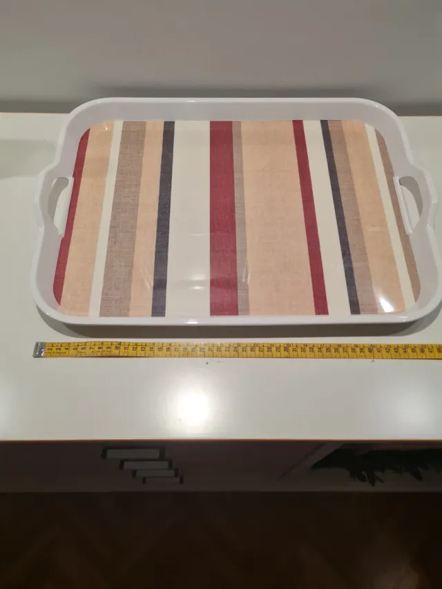 Bandeja grande con diseño de rayas