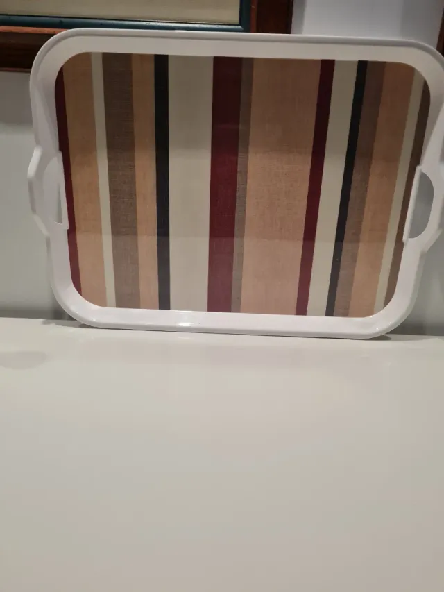 Bandeja grande con diseño de rayas