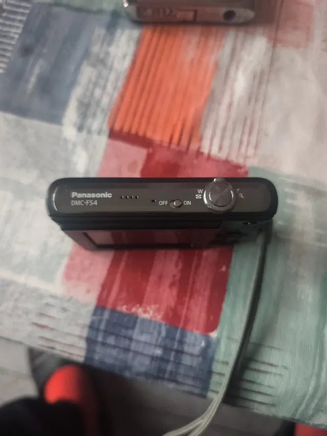 Fotocamera nera Panasonic Lumix DMC-FS4