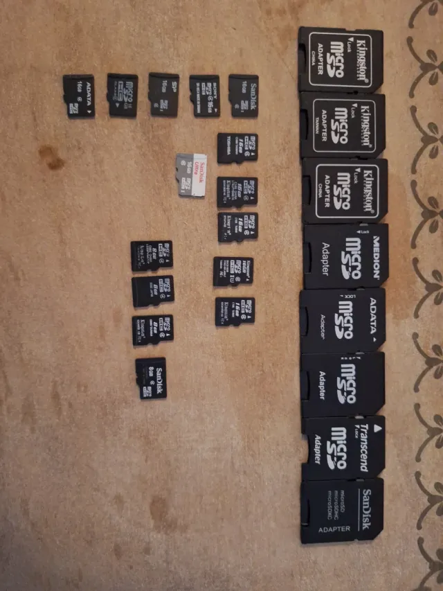 Confezione di schede Micro SD da 16 GB e 8 GB