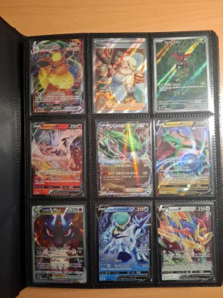Collezione di carte Pokémon (+400 carte) e 2 album