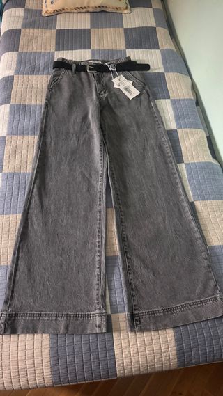 Pantalón vaquero ancho gris