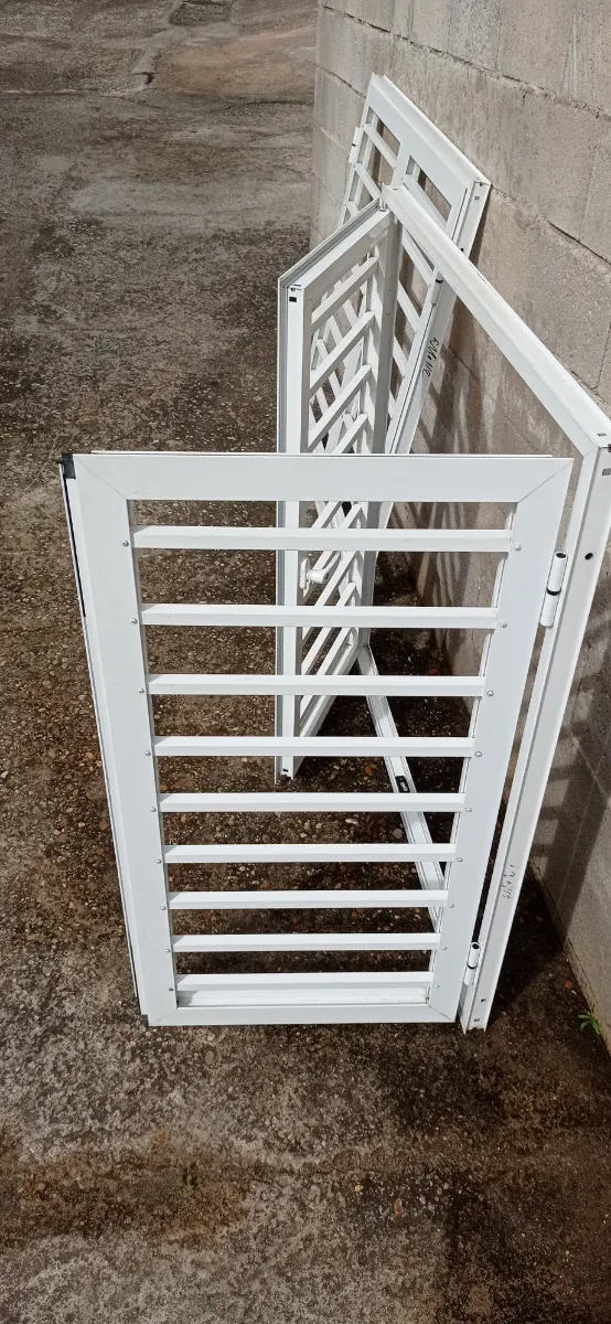 2 Ventanas Aluminio Blancas sin cristales.