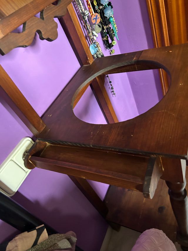 Tocador antiguo con espejo