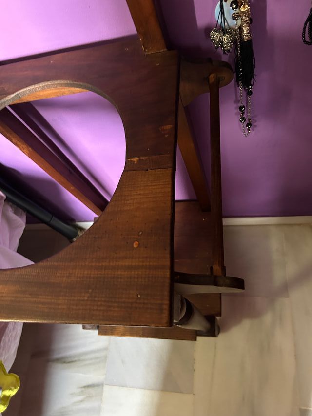 Tocador antiguo con espejo