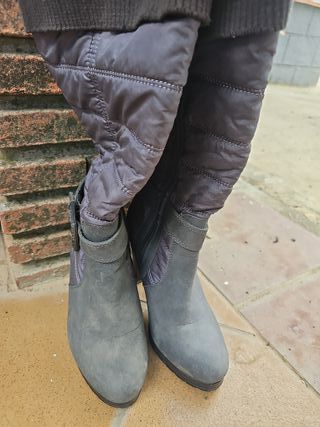 Botas altas grises acolchadas