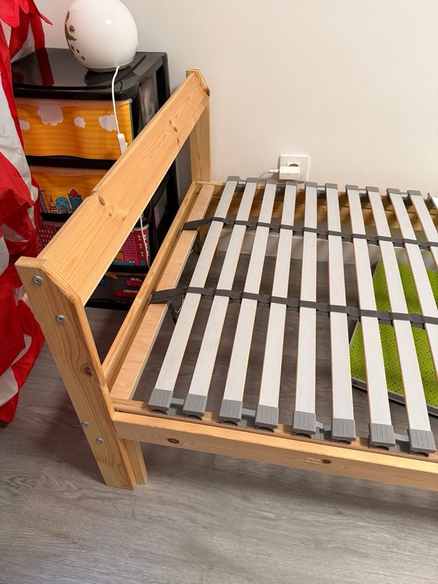 Cama individual madera 90x200 IKEA con somier