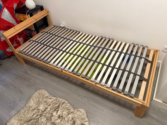 Cama individual madera 90x200 IKEA con somier
