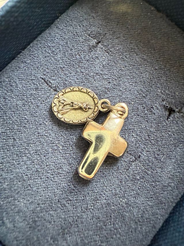 Colgante Cruz y Medalla