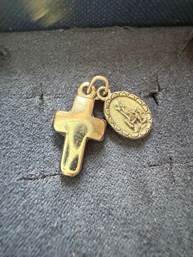 Colgante Cruz y Medalla