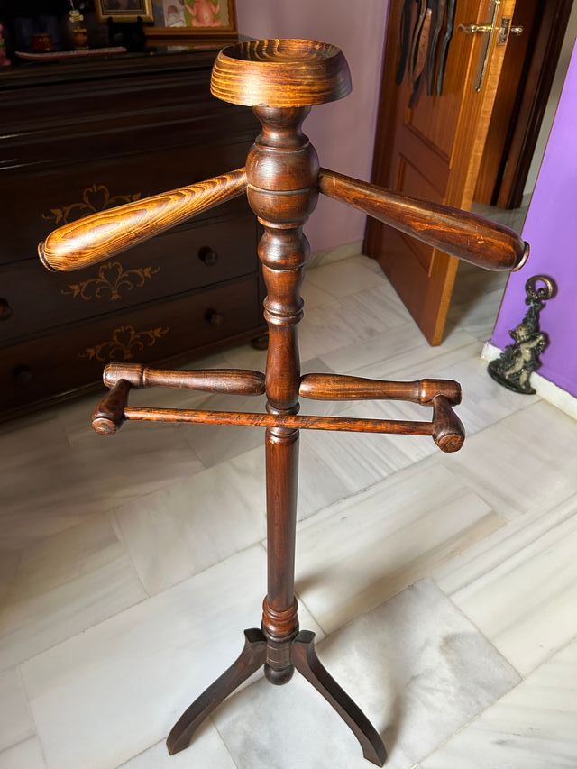 Galán de noche de madera