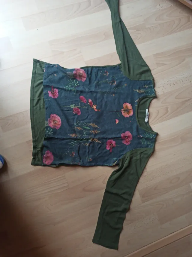 Camiseta floral manga larga