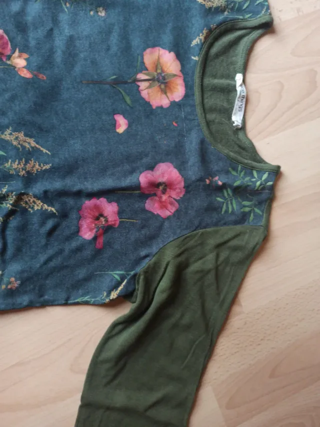 Camiseta floral manga larga