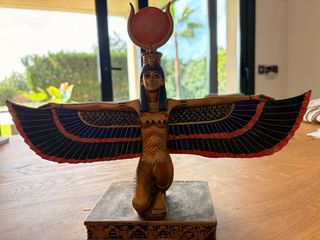 Figura Egipcia Isis Alas
