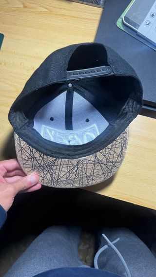 Gorra OBEY Negra Roja Blanca Casi Nueva