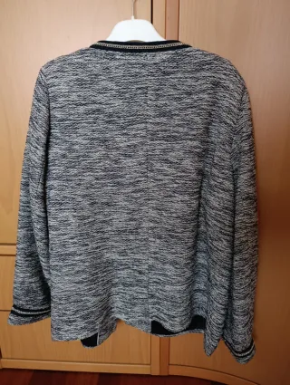 Chaqueta Negra y Gris