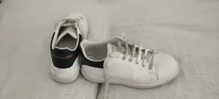 Sneakers Alexander McQueen bianche e nere