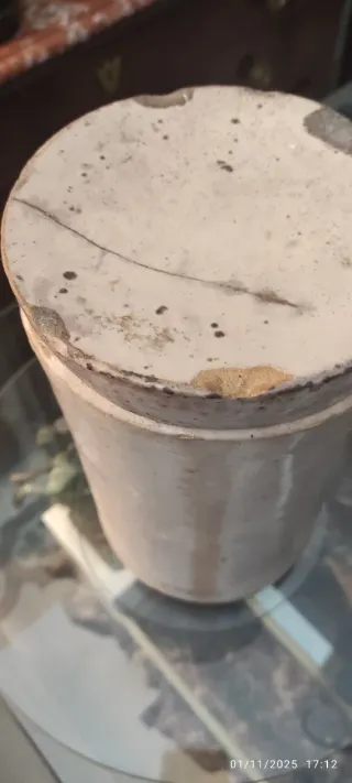 Vaso antico smaltato crema con coperchio