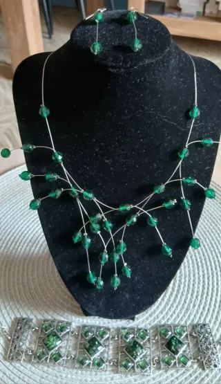 Set di gioielli verdi e argento