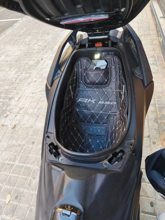 Kymco AK 550 averiada