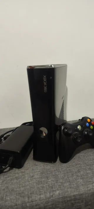 Xbox 360: Mando y Cargador