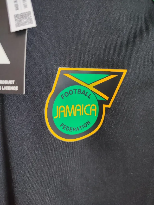 Camiseta Adidas Jamaica, talla 15-16 años.