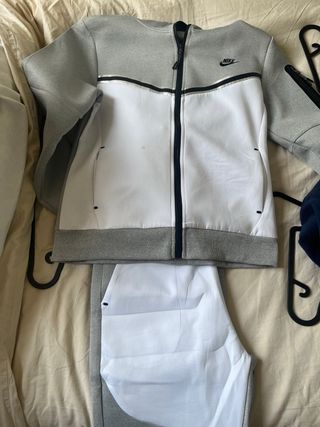 Conjunto Nike Gris y Blanco niño 12 años