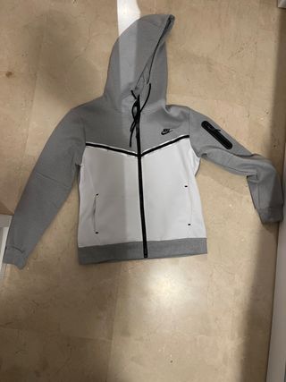 Conjunto Nike Gris y Blanco niño 12 años