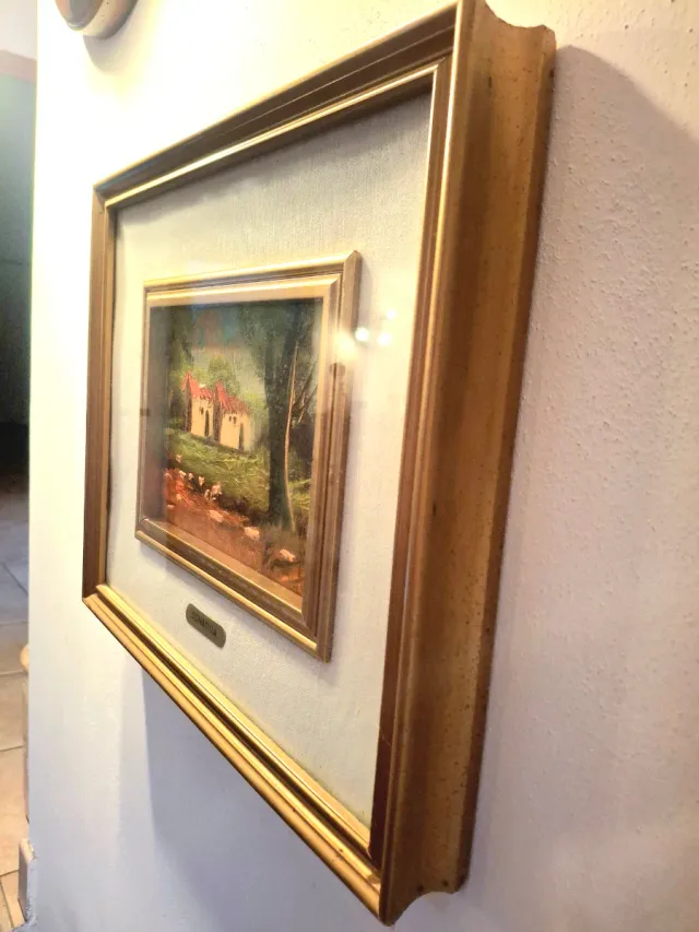 Due Quadri Donatella con cornice dorata