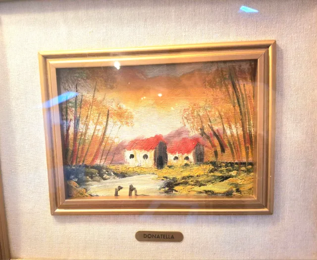 Due Quadri Donatella con cornice dorata