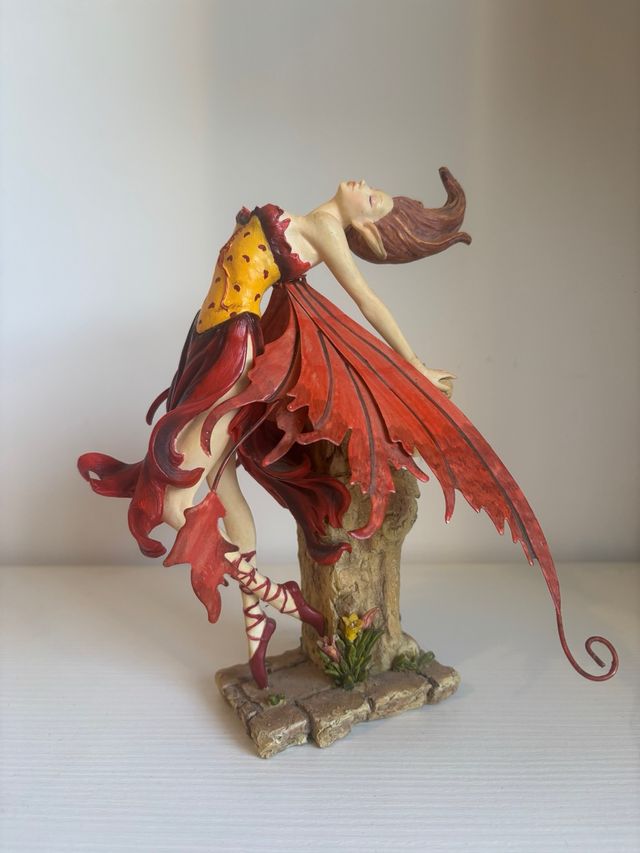 Fata con ali in ferro battuto