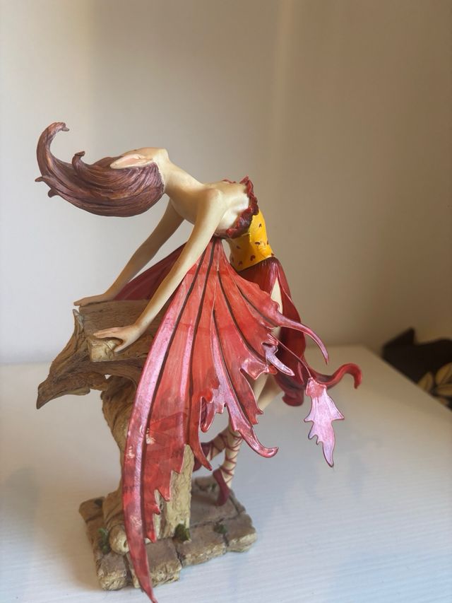 Fata con ali in ferro battuto