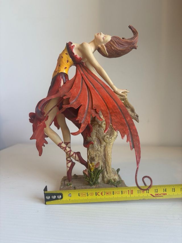 Fata con ali in ferro battuto