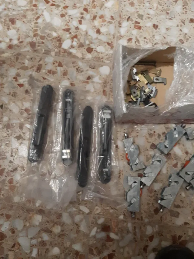 Ruedas y asas para ventanas correderas