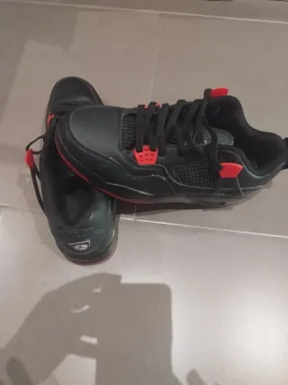 Scarpe Jordan nere rosse da uomo