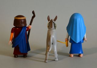Playmobil Pareja Con Niño Y Burro Belén