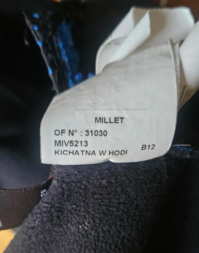 Chaqueta técnica Millet azul y roja