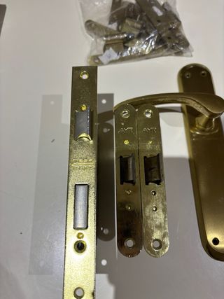 Juego 6 Manillas Doradas + Picaportes