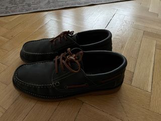 Náuticos de piel azul marino