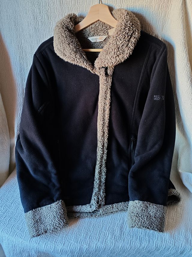 Chaqueta Regatta negra forro sherpa gris talla M/L