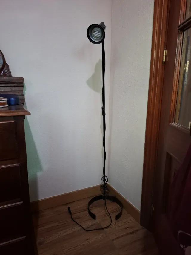 Flexo de pie negro metal