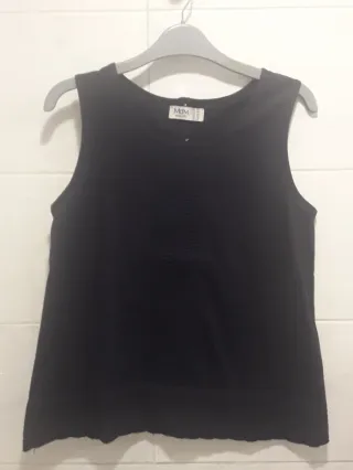 Camisetas sin mangas Talla M
Y con mangas S