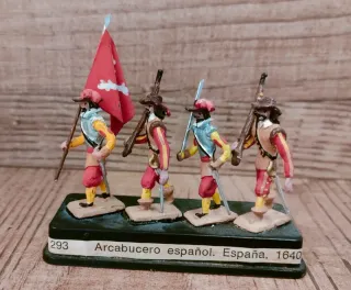 4 Soldatini Metallo Spagnoli 1/72