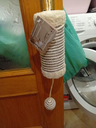 Gioco tiragraffi per gatti