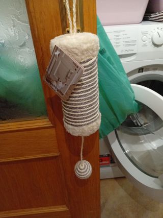 Gioco tiragraffi per gatti