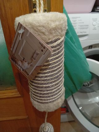 Gioco tiragraffi per gatti