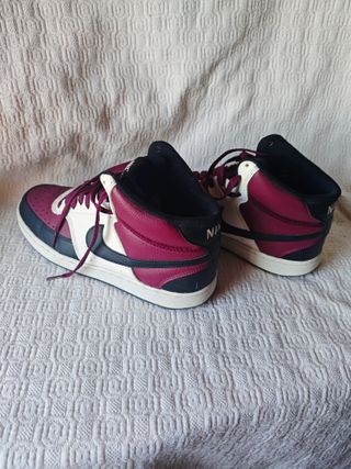 Zapatillas Nike Court Vision Mid talla 44 granate