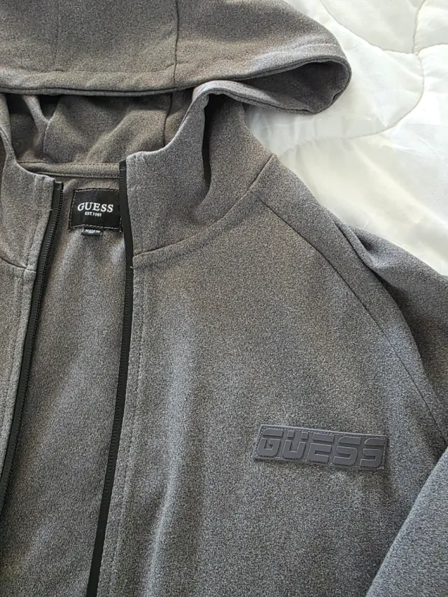 Sudadera Guess con capucha gris